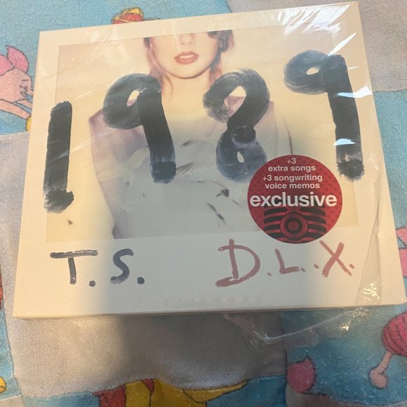 Taylor Swift 1989 Deluxe CD with Polaroids #14-23 - Picture 3 of 4